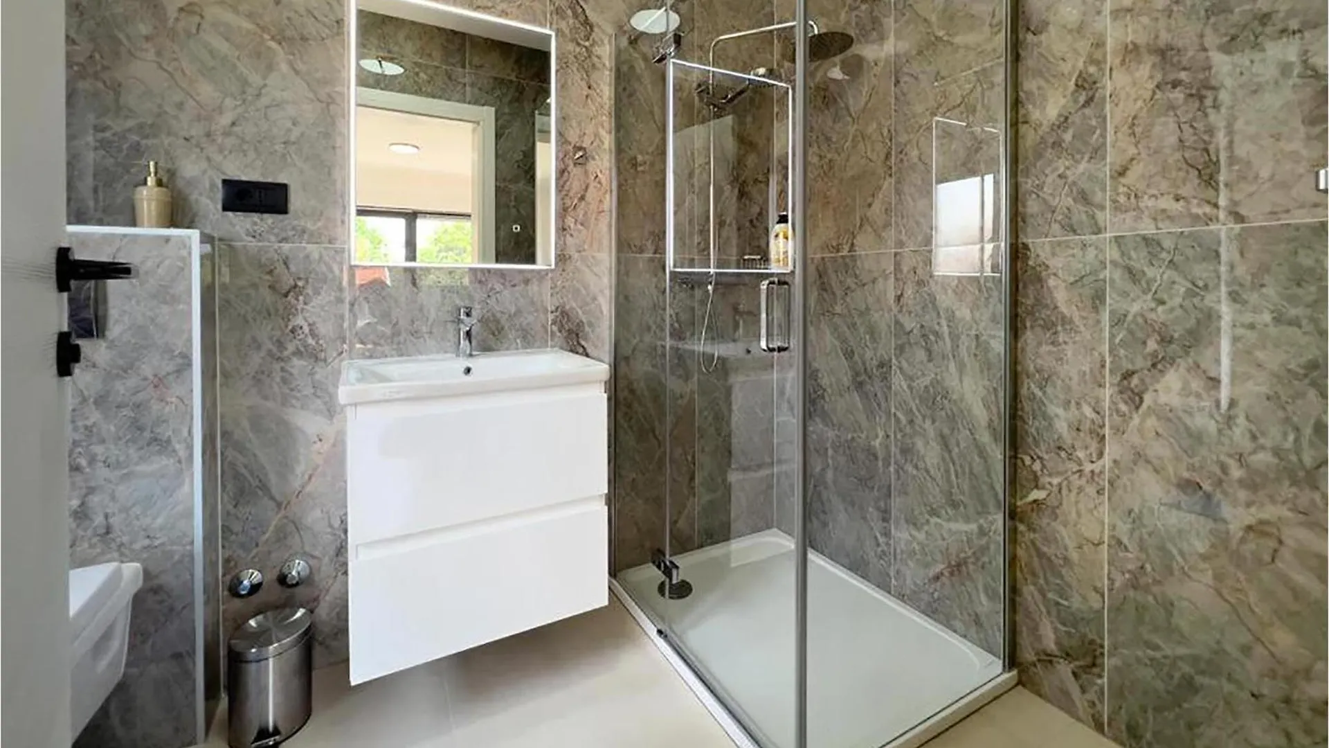 Amazing Home In Ližnjan בית נופש