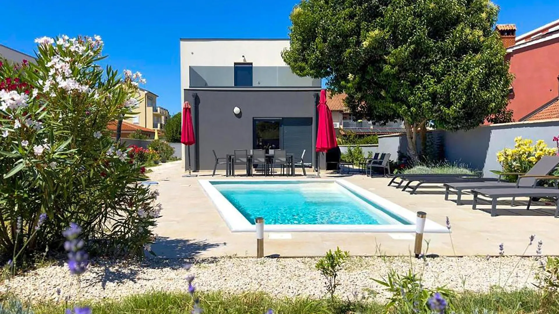 Amazing Home In Ližnjan