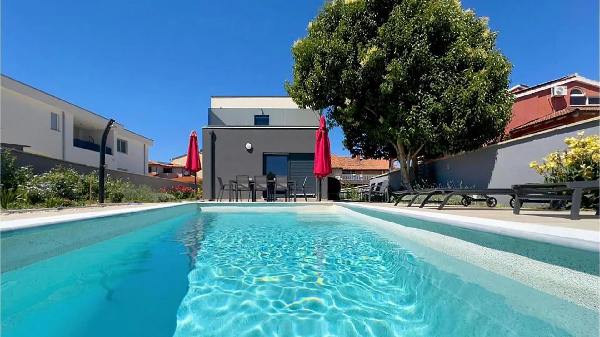 Amazing Home In Ližnjan בית נופש